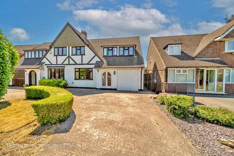 3 bed property, in Berryfields, £350,000