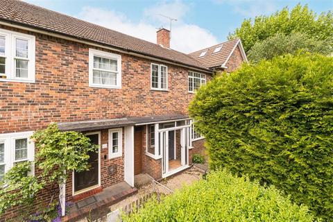 3 bed property, in Prestwich Terrace, £850,000