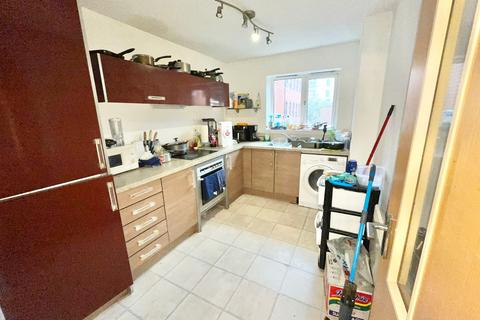 4 bed property, in Rosewell Court, £15,000