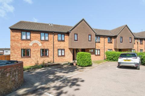 1 bed property, in Station Road, £170,000