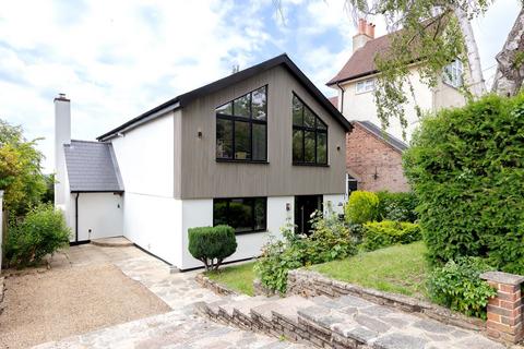 3 bed property, in Selcroft Road, £965,000
