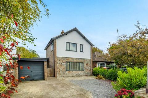 3 bed property, in Bishops Road, £515,000