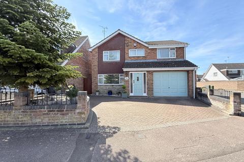4 bed property, in Turnpike Drive, £550,000