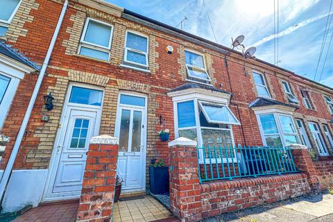4 bed property, in St. Augustine Street, £270,000