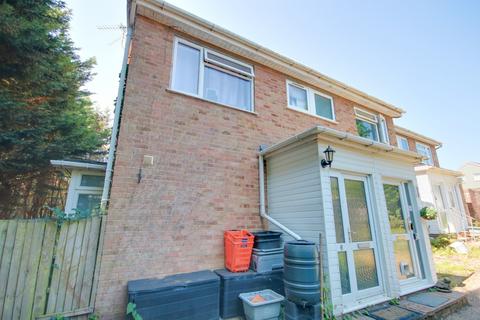 2 bed property, in NO FORWARD CHAIN! LONG LEASE! PRIVATE GARDEN!, £170,000