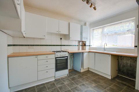 2 bed property, in NO FORWARD CHAIN! LONG LEASE! PRIVATE GARDEN!, £170,000
