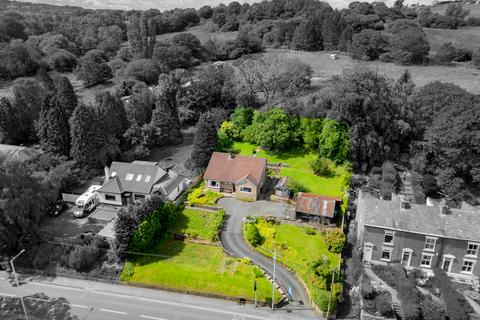 4 bed property, in Strines Road, £550,000