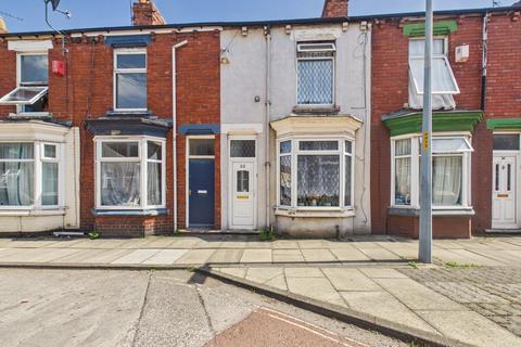 2 bed property, in Cadogan Street, £60,000