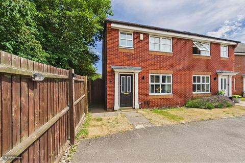 3 bed property, in Laburnum Way, £260,000