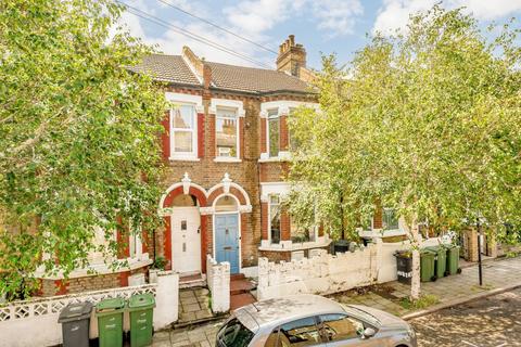 4 bed property, in Hubert Grove, £899,950