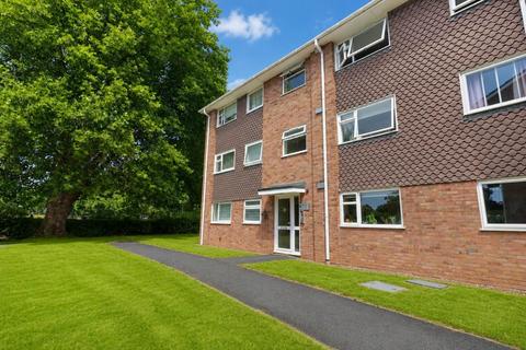 2 bed property, in Dorchester Court, £210,000