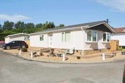 3 bed property, in Orchards Residential Park, £285,000