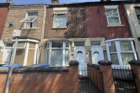 2 bed property, in Campbell Road, £95,000