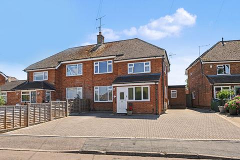 3 bed property, in Meadow Close, £600,000