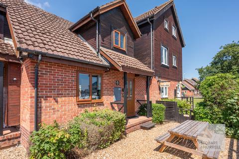 2 bed property, in Peninsula Cottages, £325,000