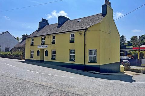 4 bed property, in Tafarn, £185,000