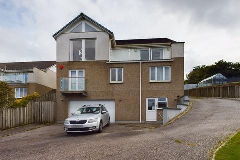 4 bed property, in Crembling Well, £520,000