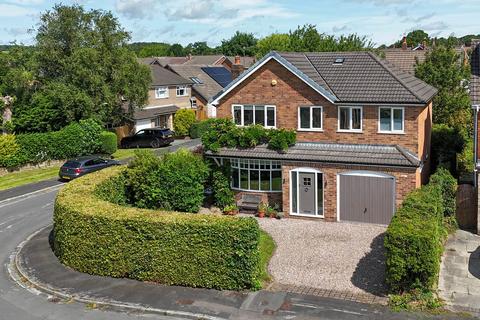 4 bed property, in Glenside, £499,000