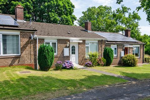 2 bed property, in Muldoon Close, £220,000
