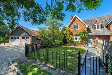 2 bed property, in West Road, £295,000