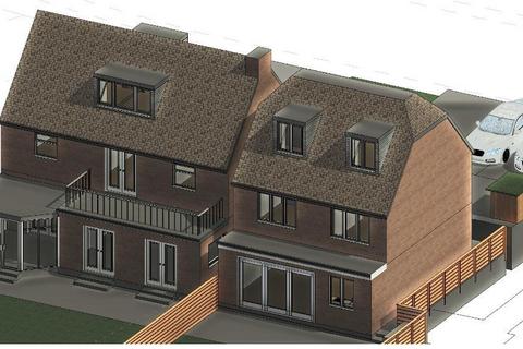 4 bed property, in Briton Hill Road, £300,000
