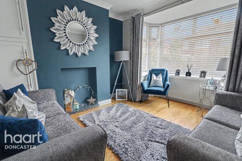 3 bed property, in Oakhill Road, £260,000