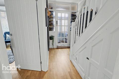 3 bed property, in Oakhill Road, £260,000