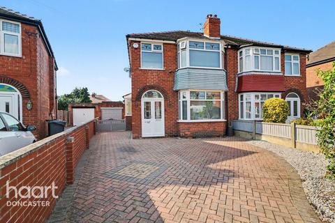 3 bed property, in Oakhill Road, £260,000