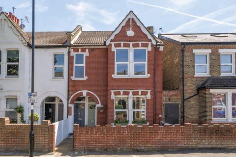 2 bed property, in Darwin Road, £619,950