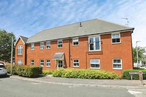 2 bed property, in Bayeux Gardens, £200,000