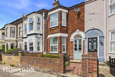 3 bed property, in Church Road, £150,000