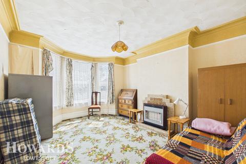 3 bed property, in Church Road, £150,000