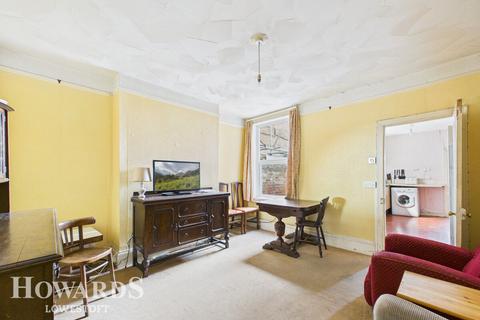 3 bed property, in Church Road, £150,000