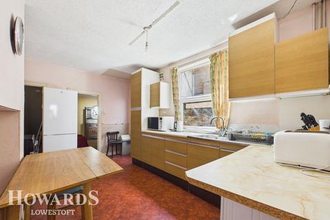 3 bed property, in Church Road, £150,000