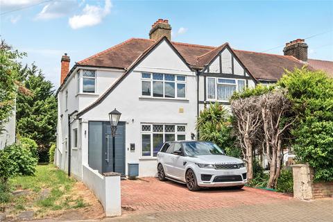 3 bed property, in Aviemore Way, £700,000