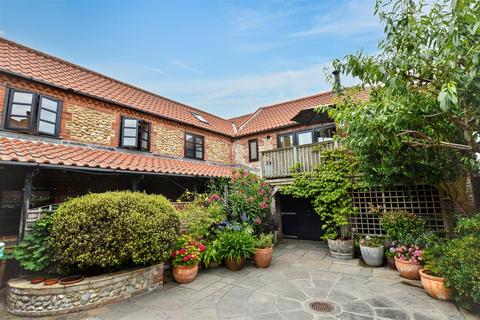 4 bed property, in Wyndham Street, £695,000