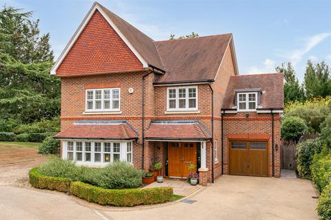 5 bed property, in Reeves Court, £1,250,000