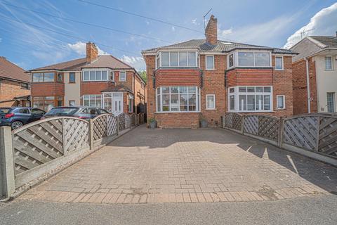 3 bed property, in Redlands Road, £325,000