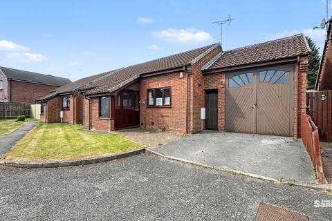 2 bed property, in Jacklin Court, £220,000