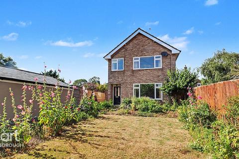 3 bed property, in Park Street, £370,000