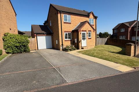 3 bed property, in Grove Close, £395,000