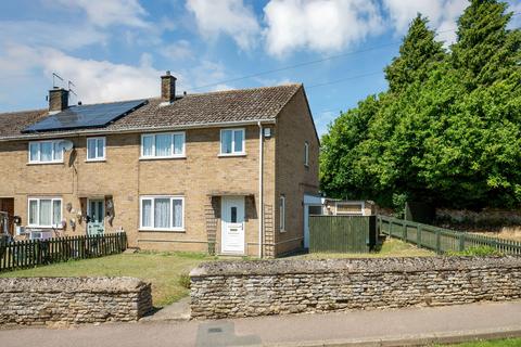 3 bed property, in Lyndon Road, £230,000