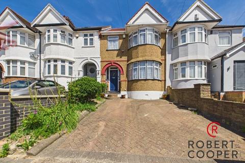 3 bed property, in Lavender Avenue, £550,000