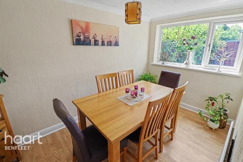 3 bed property, in Birch Close, £425,000
