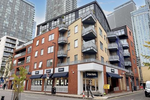 1 bed property, in Flat 11 Regatta Point, £250,000