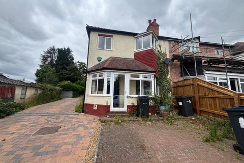 3 bed property, in Tennal Grove, £165,000