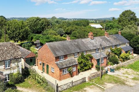 4 bed property, in Baulking, £675,000