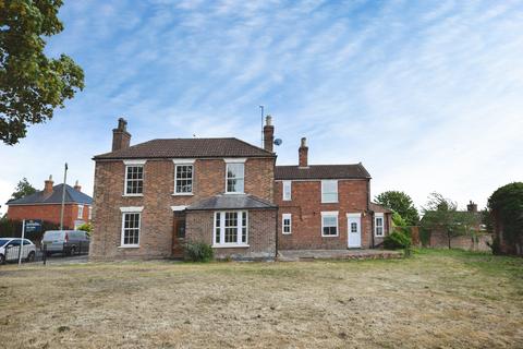 4 bed property, in Halton Road, £265,000