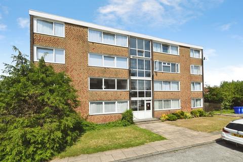 2 bed property, in Roseberry Avenue, £190,000