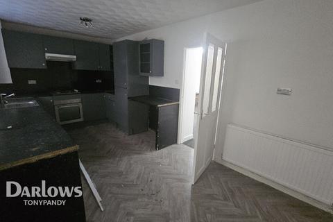 3 bed property, in East Road, £115,000